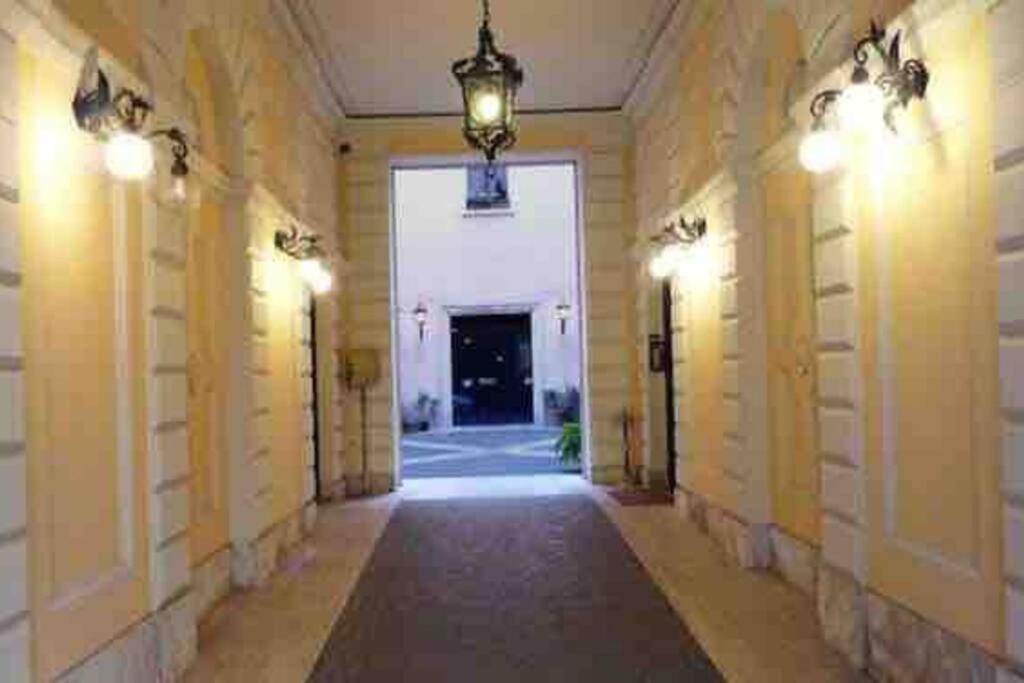 Beautiful Apartment Next To Piazza Di Spagna Rom Exteriör bild