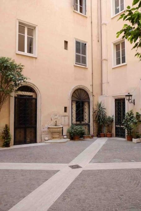 Beautiful Apartment Next To Piazza Di Spagna Rom Exteriör bild